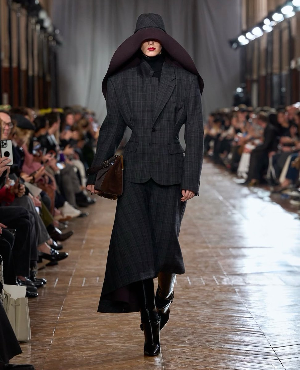 _joulian_'s tweet photo. Lanvin FW26 by Peter Copping https://t.co/gJcHRWr57C