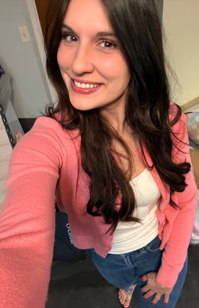 Ema Fox 👄 tweet media