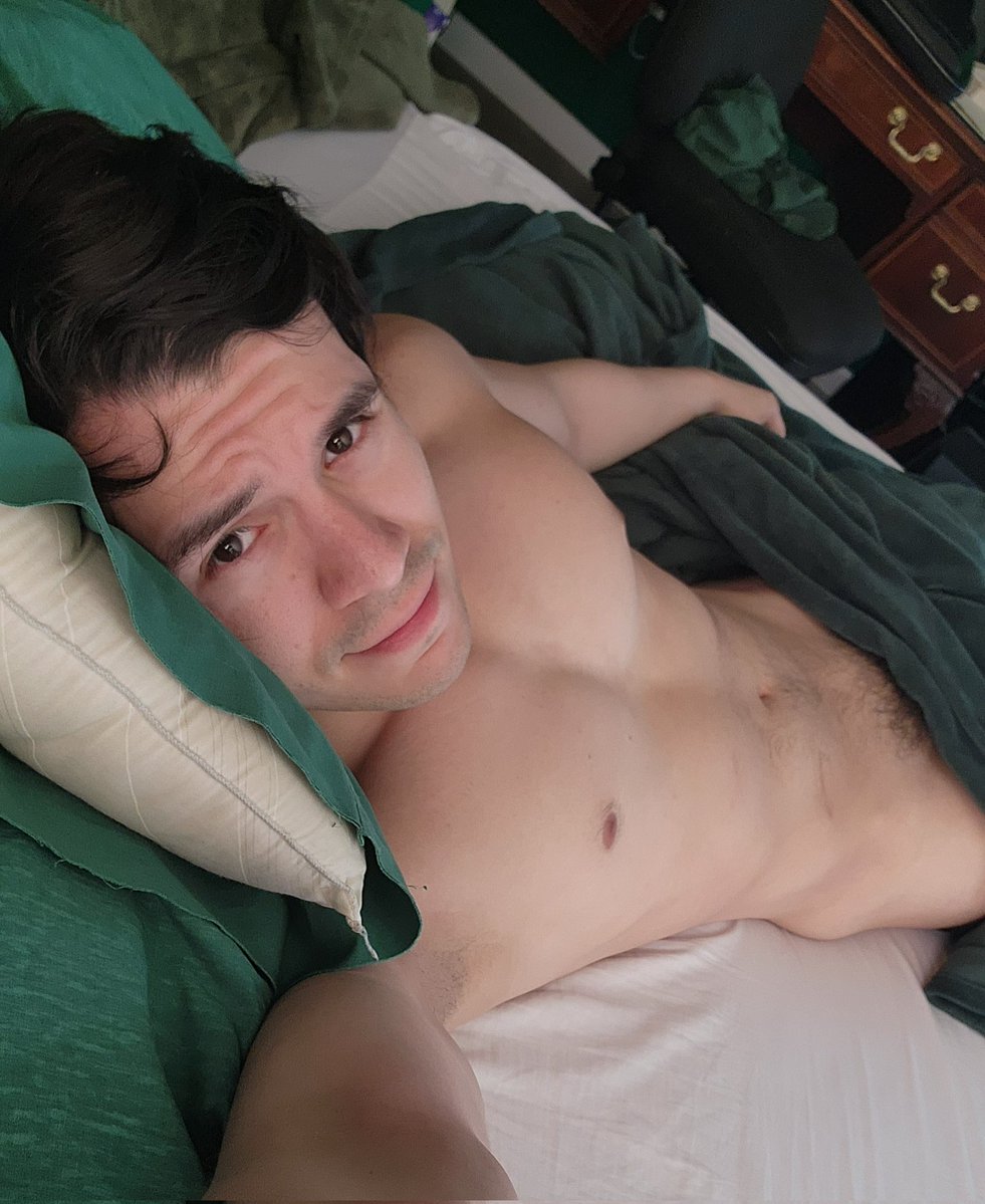 GreenNudes tweet media