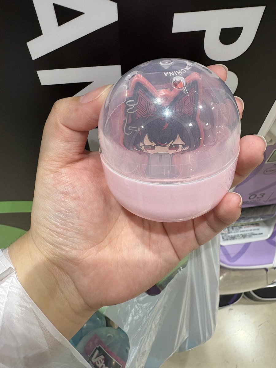 Mikarichi's tweet photo. In Japan right now and I saw a gacha with the oldge design of mister short shorts.

I got the secret rare before I got him.

And after a total of 11x400¥ plays his here…(12 included final play)

My 4,800¥ keychain is here.

#k9kuro https://t.co/kvkc6ReK5g