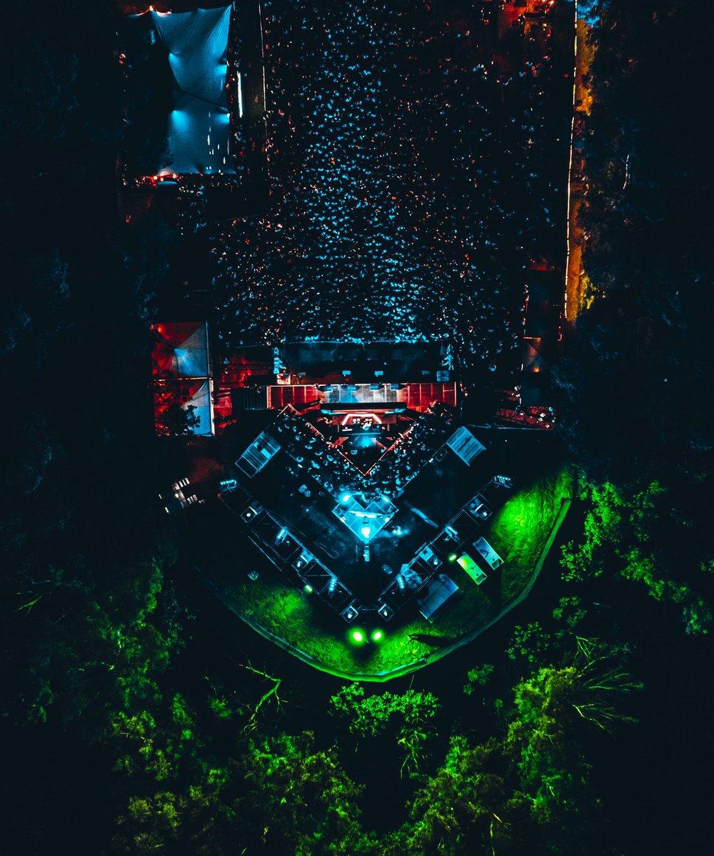 Shimza01's tweet image. Hear me out! 16 December 2026, Pretoria, two stages. @BOBWLD_ 

Stage 1
Lekompo x Gqom 

Stage 2 
Afrohouse x Deep House 

🇿🇦