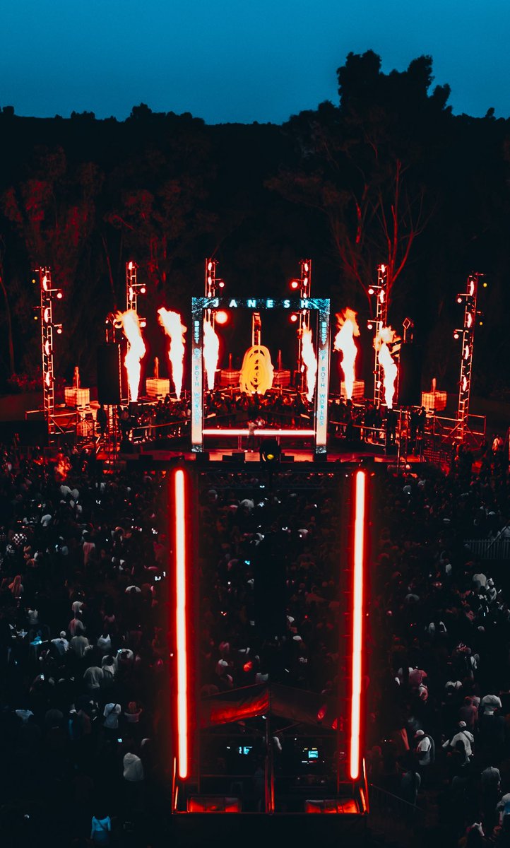 Shimza01's tweet image. Hear me out! 16 December 2026, Pretoria, two stages. @BOBWLD_ 

Stage 1
Lekompo x Gqom 

Stage 2 
Afrohouse x Deep House 

🇿🇦