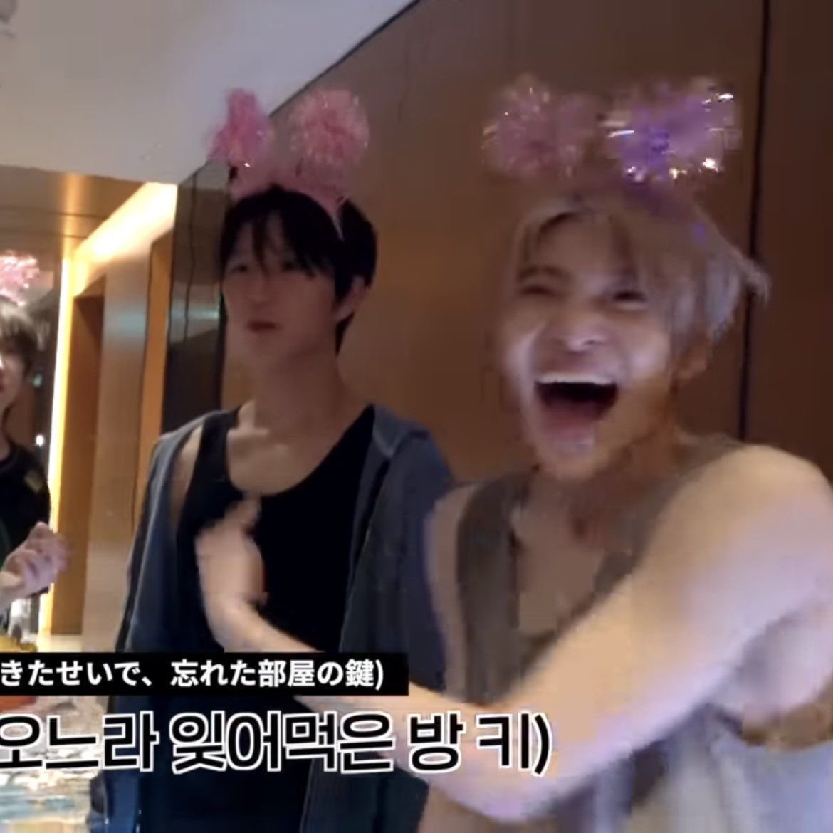 hu ໒꒱ tweet media