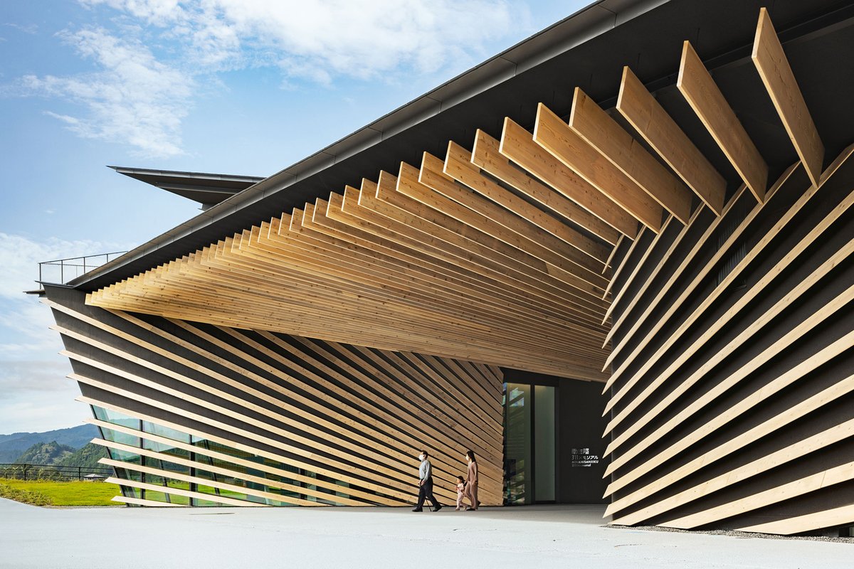 METALOCUS's tweet photo. El estudio de arquitectura de Kengo Kuma & Associates (KKAA) ha proyectado el Memorial Minamisanriku 311, un edificio que forma  parte del plan de reconstrucción de Minamisanriku, una ciudad que sufrió  graves daños durante el Gran Terremoto del Este de Japón de 2011.
https://t.co/MKzflGckLy
Absorbing perspective. Minamisanriku 311 Memorial by Kengo Kuma
https://t.co/xetZGxzswp