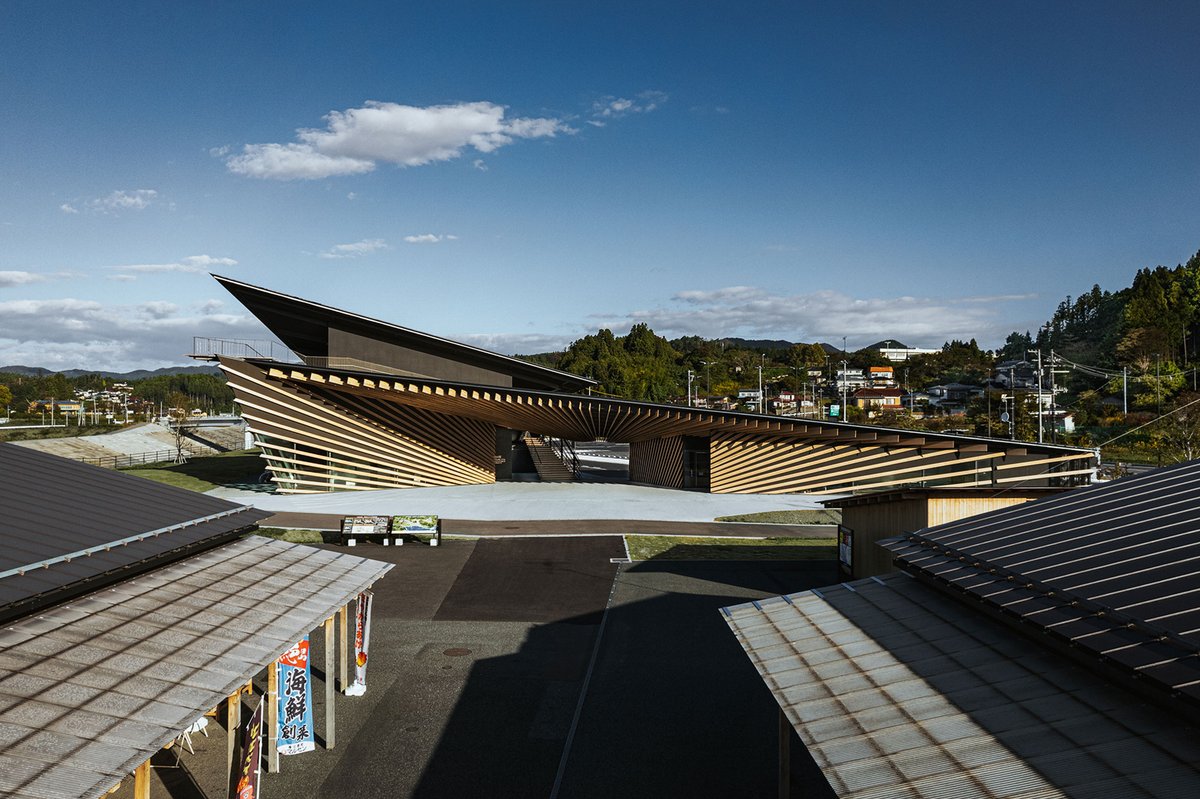 METALOCUS's tweet photo. El estudio de arquitectura de Kengo Kuma & Associates (KKAA) ha proyectado el Memorial Minamisanriku 311, un edificio que forma  parte del plan de reconstrucción de Minamisanriku, una ciudad que sufrió  graves daños durante el Gran Terremoto del Este de Japón de 2011.
https://t.co/MKzflGckLy
Absorbing perspective. Minamisanriku 311 Memorial by Kengo Kuma
https://t.co/xetZGxzswp