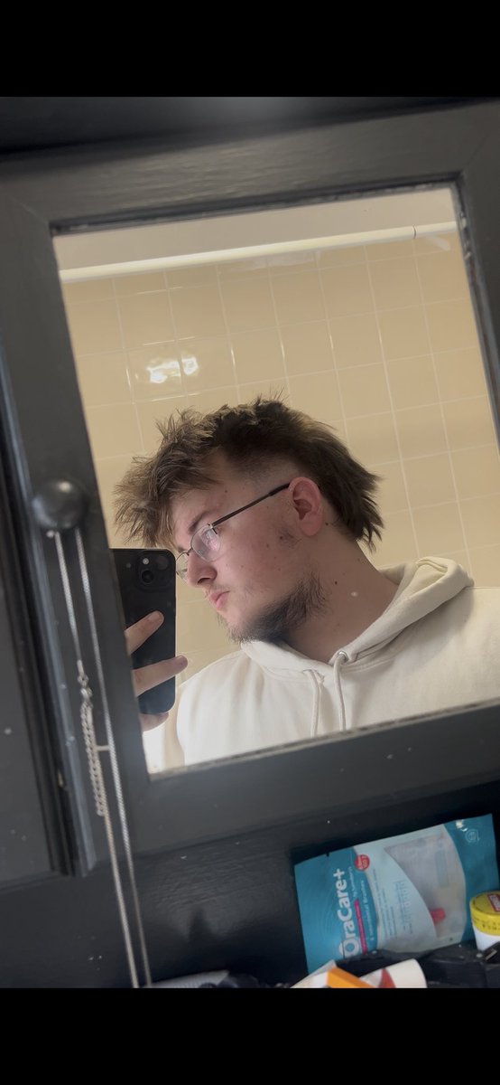 TGBuddha's tweet photo. Mullet is progressing 😌 https://t.co/bXkIfMbm4S