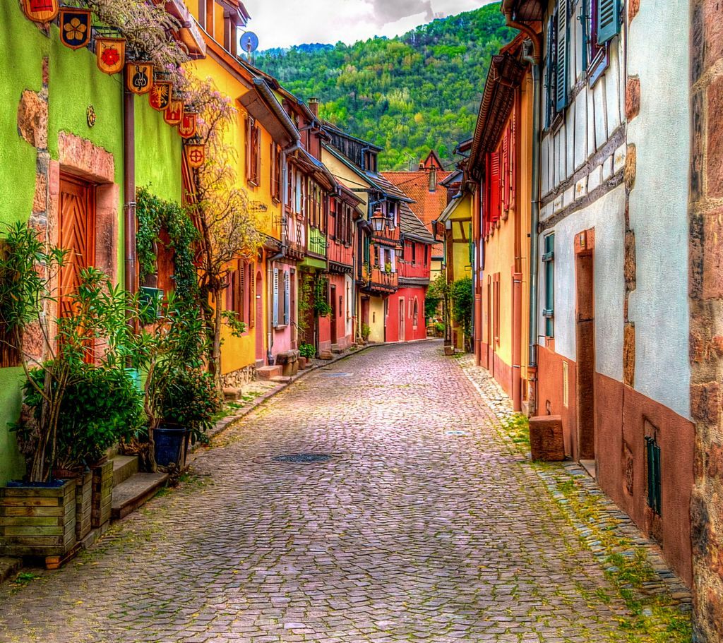 france_images's tweet image. The village of Kaysersberg in the Alsace region 

 #France 🇨🇵 #travel our #PhotoofTheDay buff.ly/4dUVixy