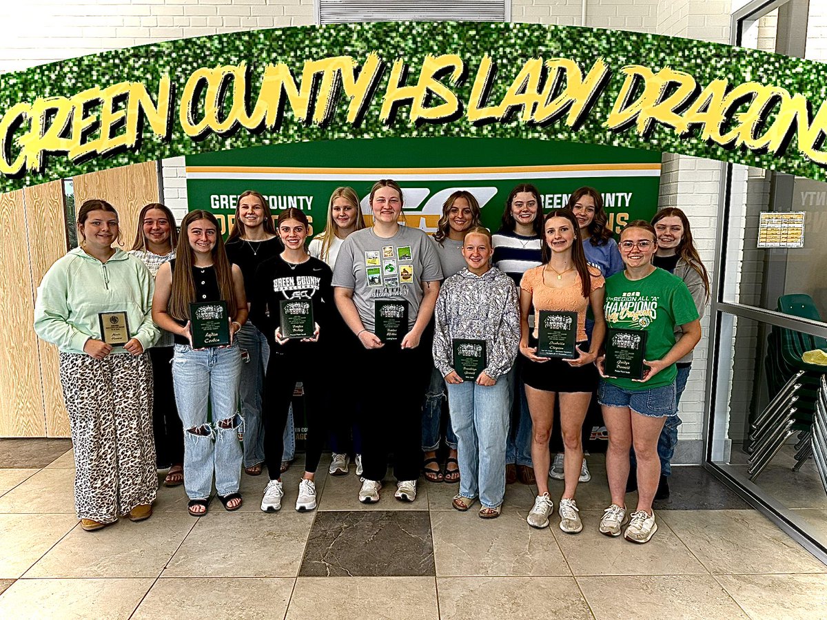 bballladydragon's tweet photo. From our banquet last Friday! We are proud of this team from last season, but ready to work and have an even bigger season next year!! https://t.co/RkNNP7pH1T