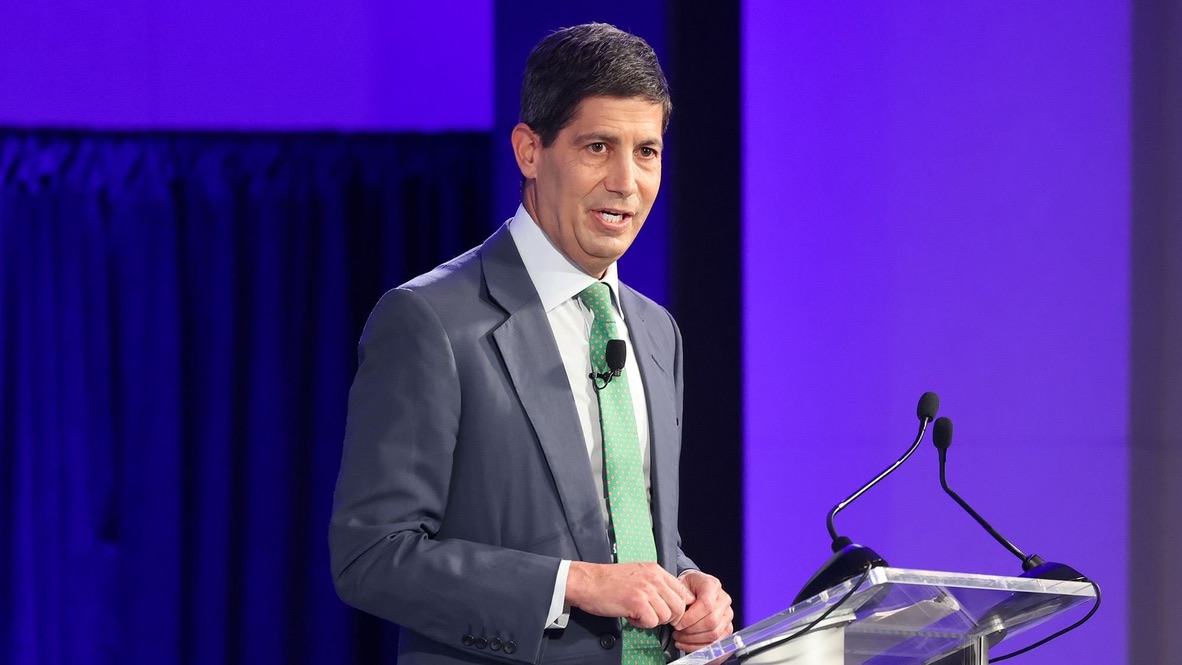 CryptoCurb's tweet image. JUST IN:    🇺🇸 PRESIDENT TRUMP’S FED CHAIR NOMINATION AND MASSIVE SOLANA BULL, KEVIN WARSH, HAS BEEN APPROVED BY THE SENATE BANKING COMMITTEE AND WILL ADVANCE TO THE FULL SENATE VOTE!

#SOLANA ⚡️