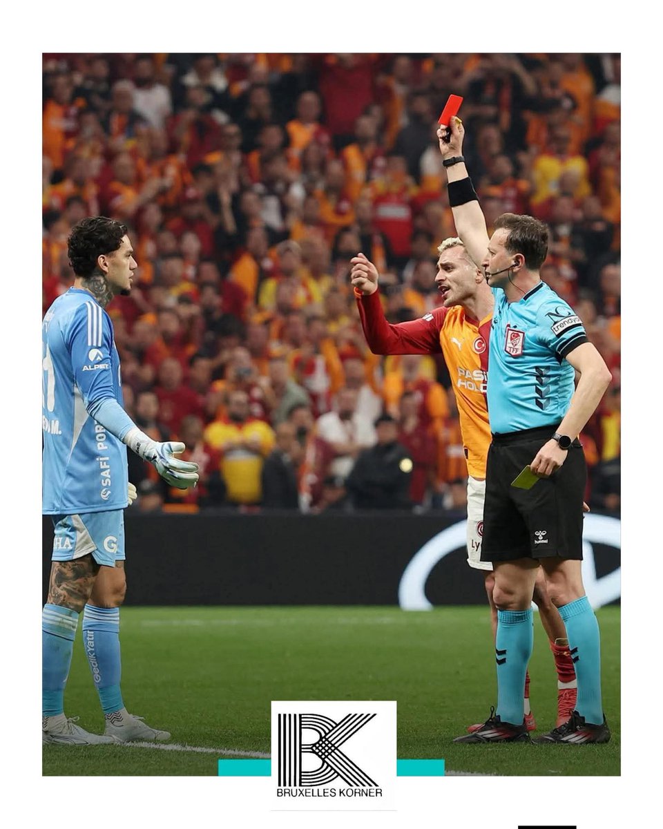 22fbn's tweet photo. Son kırk yılı ve özellikle bu sezonu en iyi özetleyen o fotoğraf hakkında biraz da ironi yapalım...#HocamızıAlamazsınız #PSGvBAY #YaTedescoYaHiç #çarşamba Hoca derken Hakemler osimen denilen salağı atamazsın cart diye edersona basıyor kartı yapı yı unutma unutturma https://t.co/vbyS5UF6xN