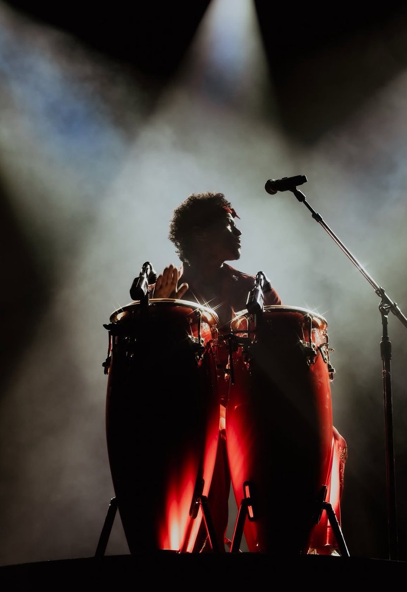 Durante uma entrevista, Jackie Jackson, irmão de Michael Jackson, revelou que adoraria ter visto o Rei do Pop colaborar com Bruno Mars e afirmou que gosta muito do artista.”