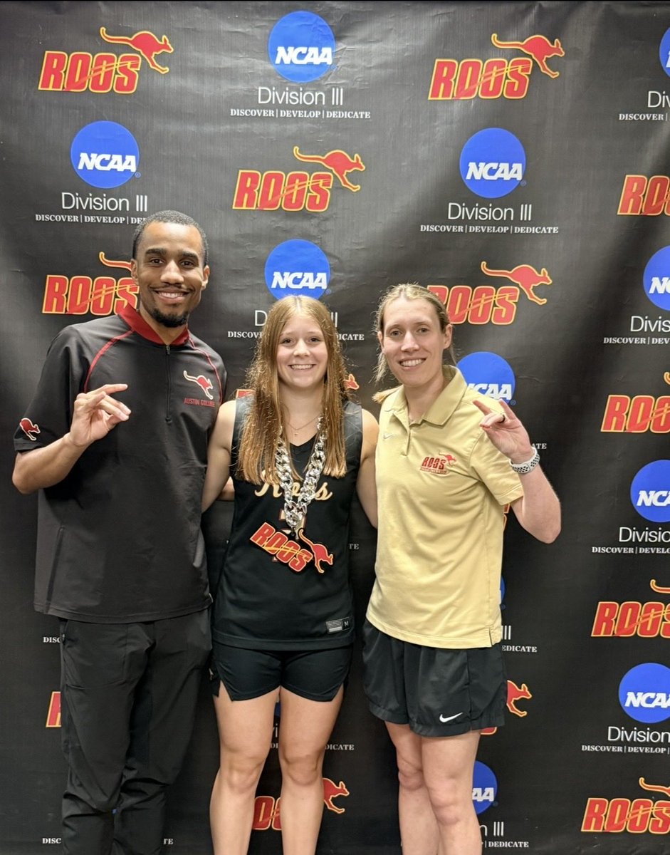 RMabry's tweet photo. Thank you @4cicci4 and @j_still20 for an amazing visit. I enjoyed learning about your program and the culture you’re building. As well as meeting some of the players. Look forward to staying in touch. https://t.co/ZgXufa3XfS