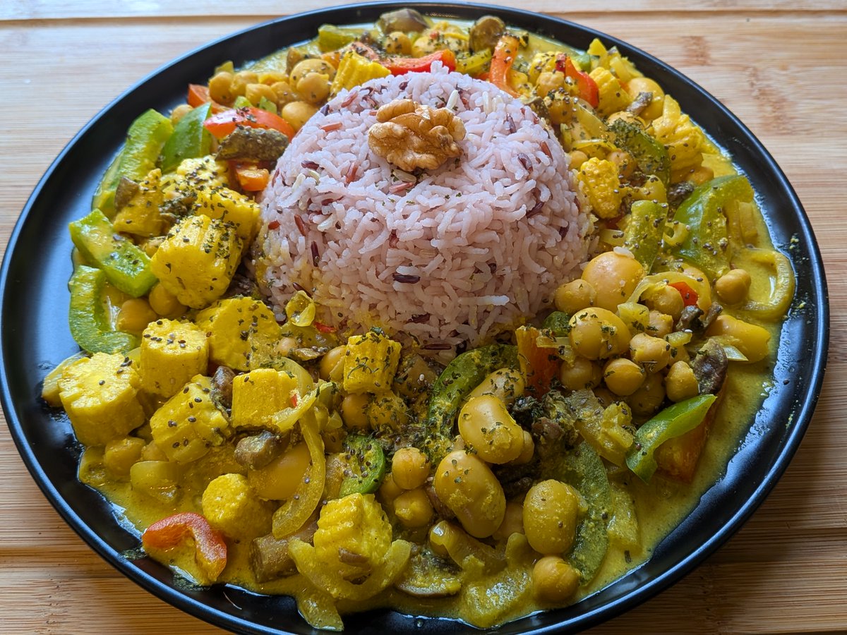 ToneLives's tweet image. Me, starving to death eating grass as a #Vegan