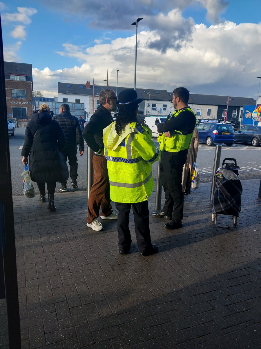 HandsworthWMP's tweet image. Patrols on the Soho Road, working alongside Trident Group. These patrols are dedicated to support those who are in need of accommodation. We can also offer support and advice to the community. #CommunityPolicing #CommunitySuppprt #HousingSupport