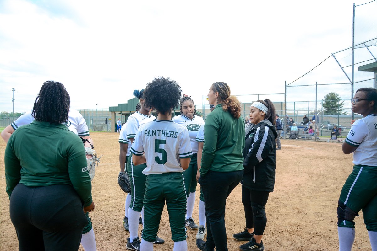 SBWashingtonHS's tweet image. Here are some great shots from last night's Girls Softball versus Marian. If you would like to see more, go here: sbwhspanthers.com/Gallery/130884
@sbwathletics @SBCSCAthletics 
#everonward #pantherpride
Photos by Krishka Gryfik