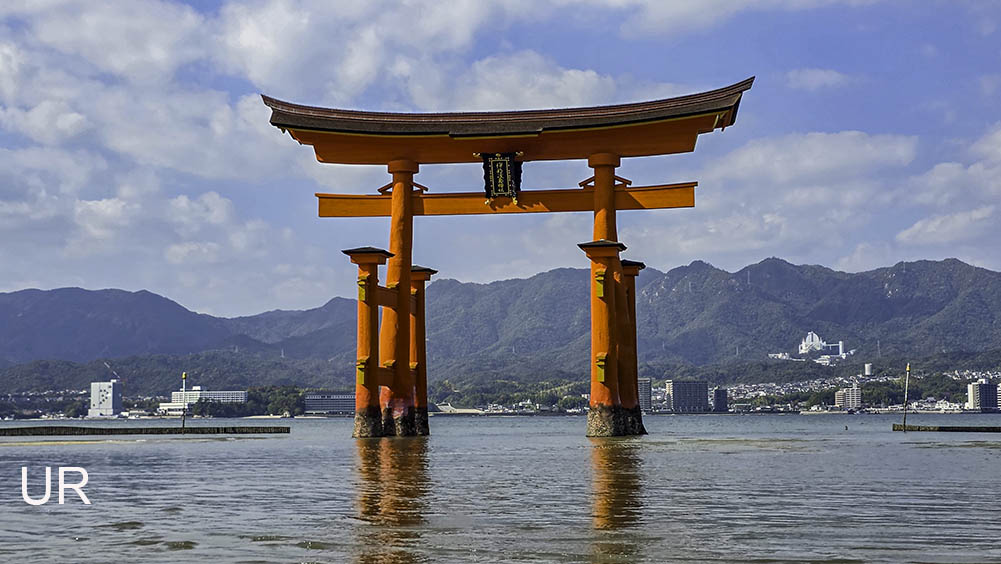 RaySVO's tweet photo. Giant Tori Gate located on Miyajima Island, off the shore of Hiroshima Japan. #Japan #Miyajima #Shrine #torigate https://t.co/ibyMwrKAft