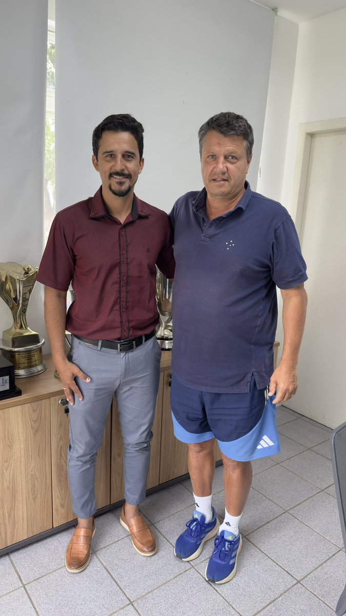 ThiagoRecife20's tweet photo. Gostaria de expressar minha sincera gratidão, pela recepção tão acolhedora que tenho no clube em todas as minhas visitas.

Muito obrigado pela hospitalidade de sempre Adílson Batista.

👀🕵🏽‍♂️| OLHEIRO ON-LINE, SEMPRE EM BUSCA DE NOVOS TALENTOS! 🔍💎 https://t.co/NaCRIirKkc