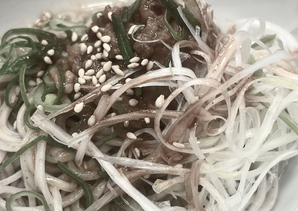 くもが tweet media