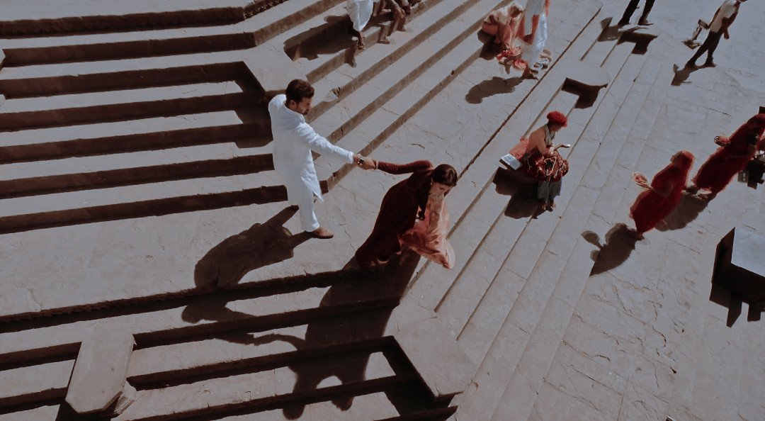 Aesthetically shot scene 🤍
I loved that 4th frame with their shadows , idk whether it was intentionally shot in afternoon to symbolize Rakshit's saath to Appu , bgm made it even more beautiful 🥹❤️✨

#Sritijha #ShabirAhluwalia #Aprakshi
#Tisha #TumDenaSaathMera