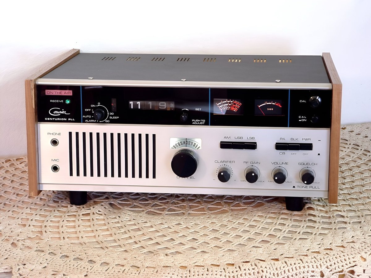 cbradiozone's tweet photo. Courier Centurion CB radio. 23-channel AM/SSB base station, with AC and DC power options. Introduced in 1974.

#cb #cbradio #citizensbandradio #27mhz https://t.co/XBjcODNmy9