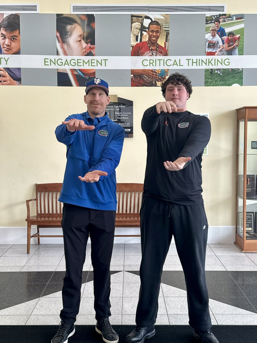 AppoFootball's tweet photo. Thanks to @CoachTrautFB @GatorsFB for stopping by to talk about some #nextlevelj🅰️gs it's always great to see you coach 🐊 https://t.co/94GGit1xSQ