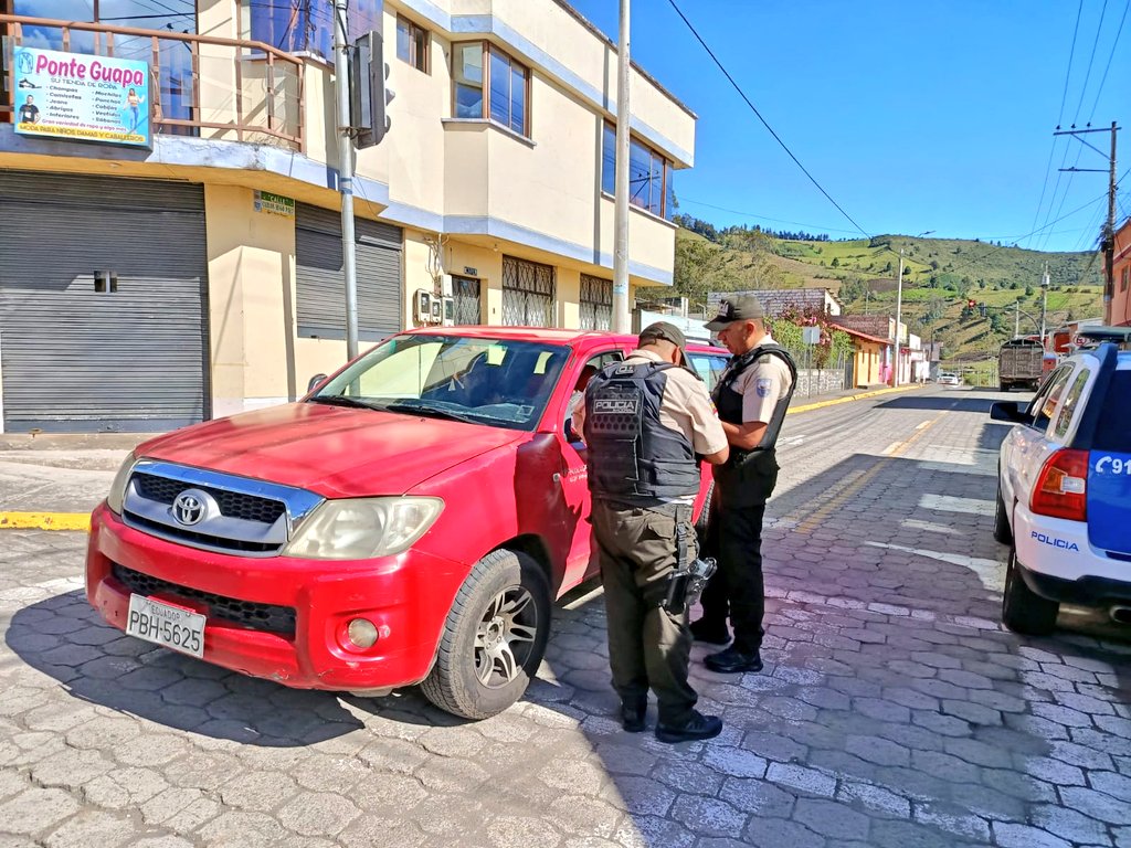 PoliciaEcZona3's tweet image. 📍#COTOPAXI |  OPERATIVOS DE SEGURIDAD

En #Sigchos en el marco de la #EstrategiaOperacional3D desarrollamos un operativo antidelincuencial, donde se realizó el registro de personas y vehículos a fin de garantizar la seguridad de sus habitantes.

#PolicíaEcuador