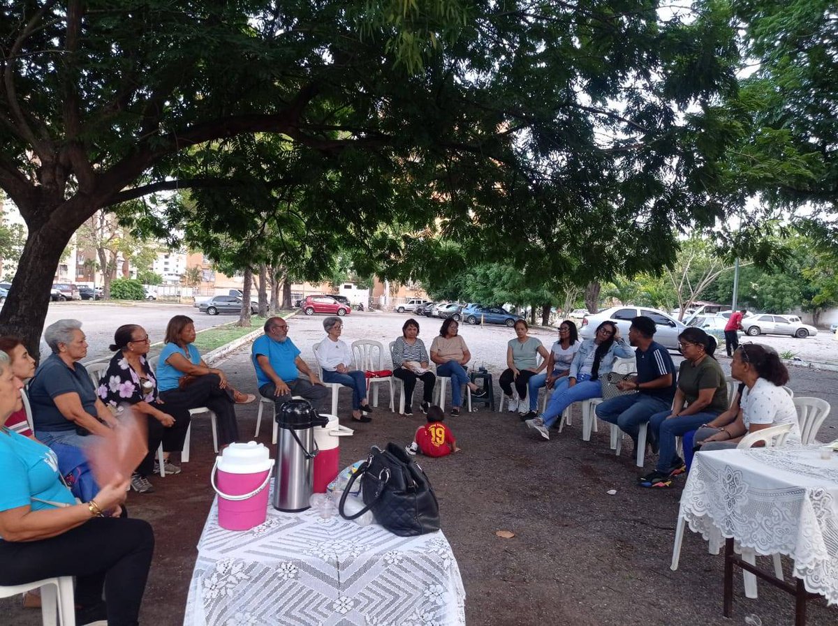 ¡Turmero no se detiene! 

Nuestro Coordinador de Organizacion César Arteaga (<a href="/CesarArteagaO/">César Arteaga</a>) se reunió con vecinos de Los Nísperos. 

Estamos organizados y claros: exigimos #EleccionesYa, libertad para los presos políticos y el pronto regreso de los exiliados.