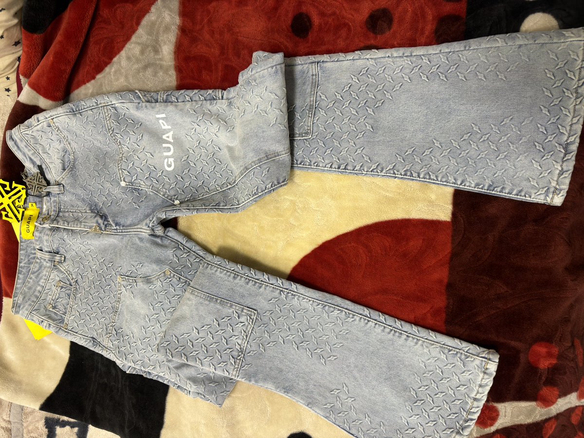 CLINTON 💫 tweet media