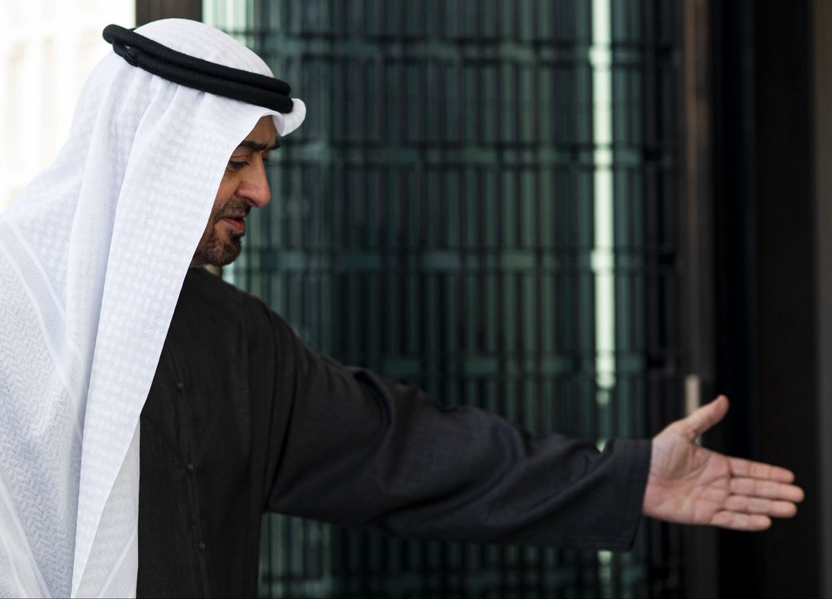 سلام .. أمّا بعد بالخط العريض 
واللّٰه ما مثلك على الأرض إستوى

من لامنا في محبتك قلبه مريض
 و لا يهم إن كان ما حصل دوا

تساوت الأيام من سودٍ و بيض
لأن الشدايد و الرخا عندك سوا

العالم يمر بْظما و الوقت قيض
و اللي تبع ظلك تبرّد و ارتوى