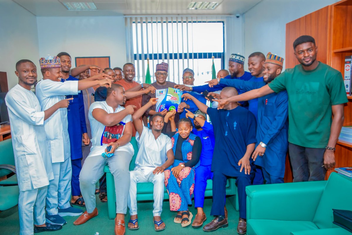 CHIN GIGANTE tweet media