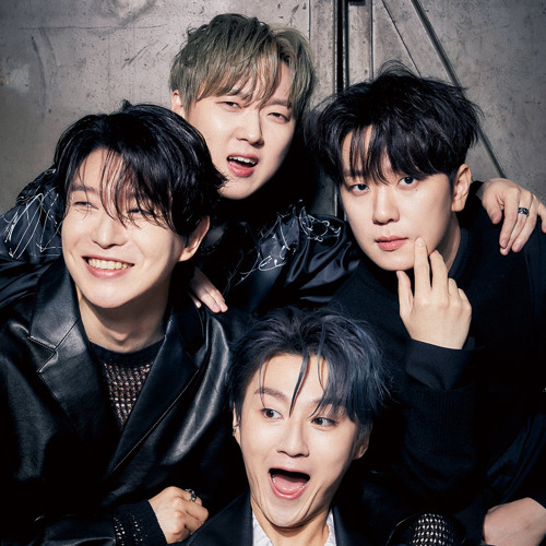 lateez12's tweet photo. crazy to think that when I first watched phantom singer 3 (yes I starded by the last that was aired at the time, 2020) I had just entered high school and now I'm almost finishing my law degree

that's the power of music and conecting to artists whose music moves you to your soul https://t.co/qSKdVgXu4Q