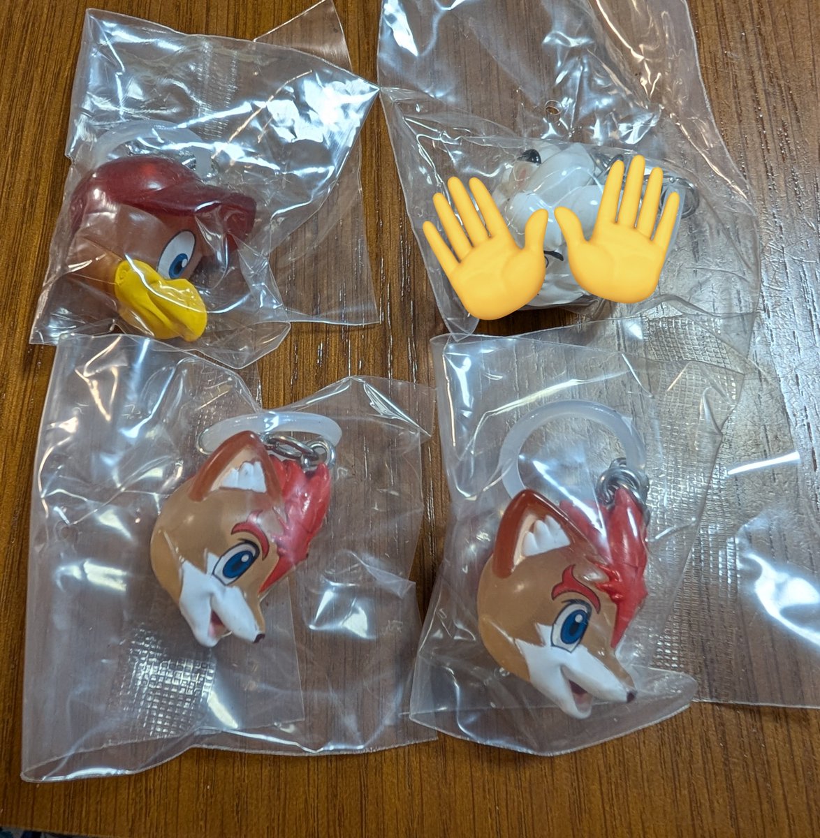 mrp_mm's tweet photo. プロ野球12球団マスコット めじるしチャーム　ガチャガチャ

【譲】フレップx2、クラッチ

【求】スターマン、スラィリー以外の
　　　セ・リーグキャラクター⚾️

ドアラ、つば九郎、トラッキー優先💖🥹❤️

郵送での交換希望📮
検索からのお気軽にお声掛けください🥹✨️ https://t.co/72tMizU4Vl