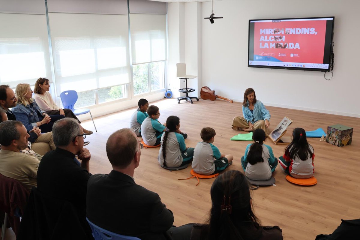 FECC_Pastoral's tweet photo. Avui a @FECC_educacio hem presentat la sessió pedagògica “Mirem endins, alcem la mirada” dissenyada per a l’#AnyGaudí amb @sicatequesi i la participació d’alumnat de @escolesFEP seguint el #MètodeMontessori. Teniu el dossier aquí 👉🏼 https://t.co/WgdTetTDQo Gràcies a tots! https://t.co/SXDsHztOuL