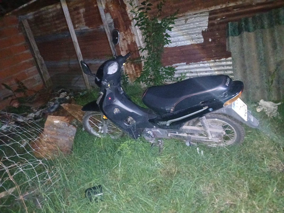 DesarrolloZonal's tweet image. 🔴🚔 #Policiales | Robaron una moto en VGG 🏍️ con modalidad “levante”.
👮 La PAT la halló minutos después en Sin ocupantes

🔗 Mas Info 👉🏻 wp.me/p8kW5o-IKx

#DZ #VGG #LaCiudad #Policiales