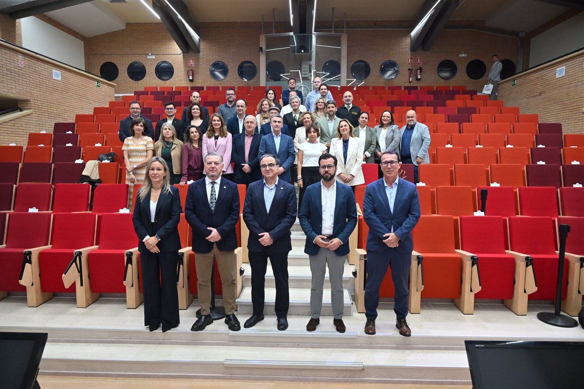 aytoalm's tweet photo. 🎓 Los Cursos de Verano de la Universidad se reafirman como un valioso patrimonio para Almería. https://t.co/EpFEU7qDxM