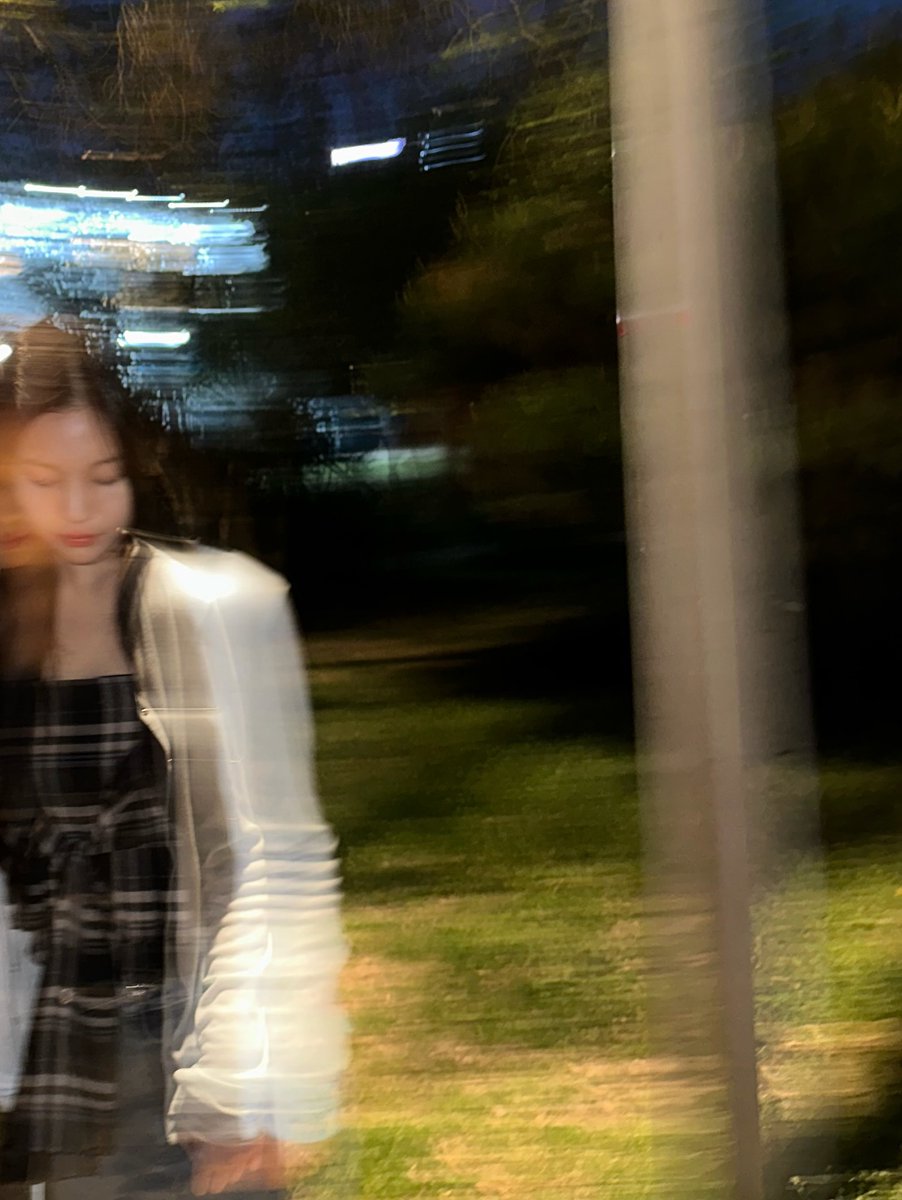 GFS_backup's tweet photo. [PIC] 260430 - Umji (ummmmm_j.i) post

🐹Should I become a gentle rain?

*Her caption is lyrics from Hwasa's 'So Cute' which she also used as the song on her post

#GFRIEND #VIVIZ #UMJI @VIVIZ_official https://t.co/XtVBiZOp3B