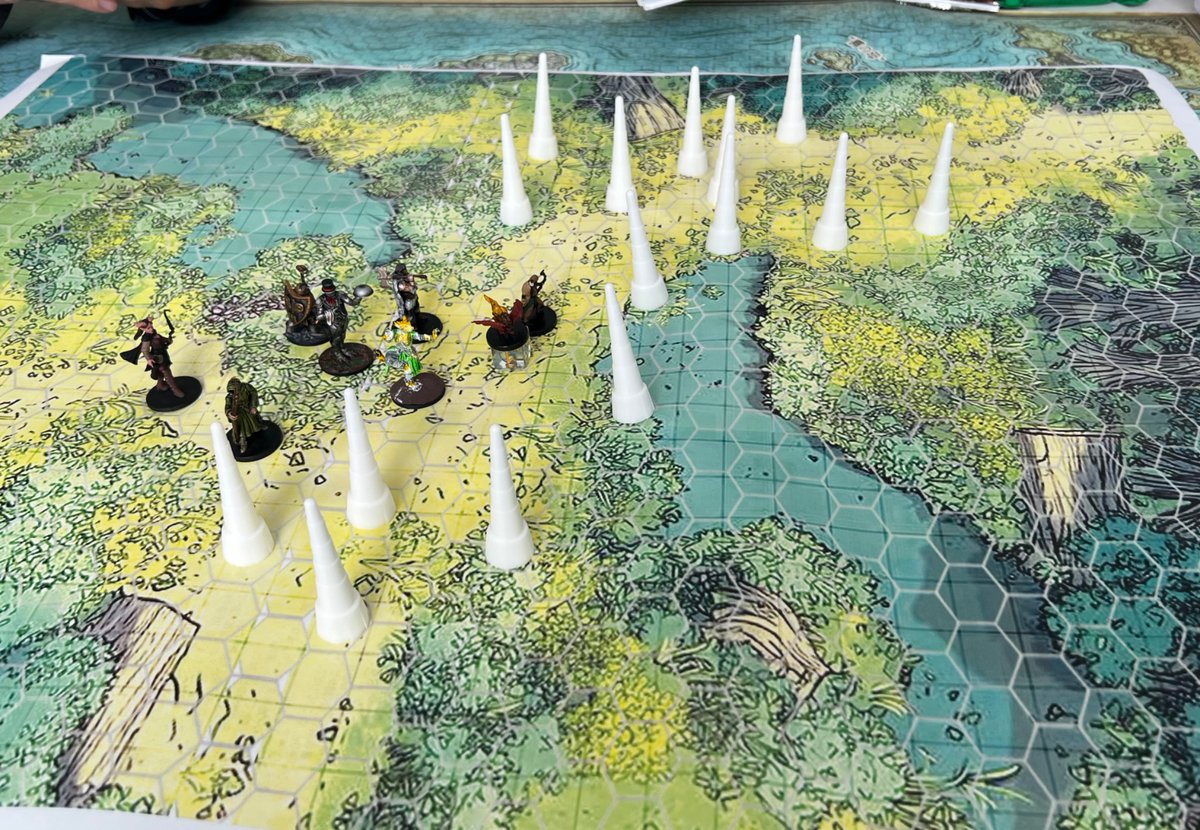 namayake2003's tweet image. 今日はD&amp;amp;Dのオフセ シロウさんDMでまるし魂を喰らう墓10回目
ジャングルを冒険する我々
雨後の筍のように沸いてくるスケルトンや恐竜ゾンビ、バト○テックみたいな地形で襲ってくる百足スウォームとかと戦いつつ廃墟に到着
蛇の神様の社らしいが謎解きに一同？？？🤪
#DnDJ #DnD5e