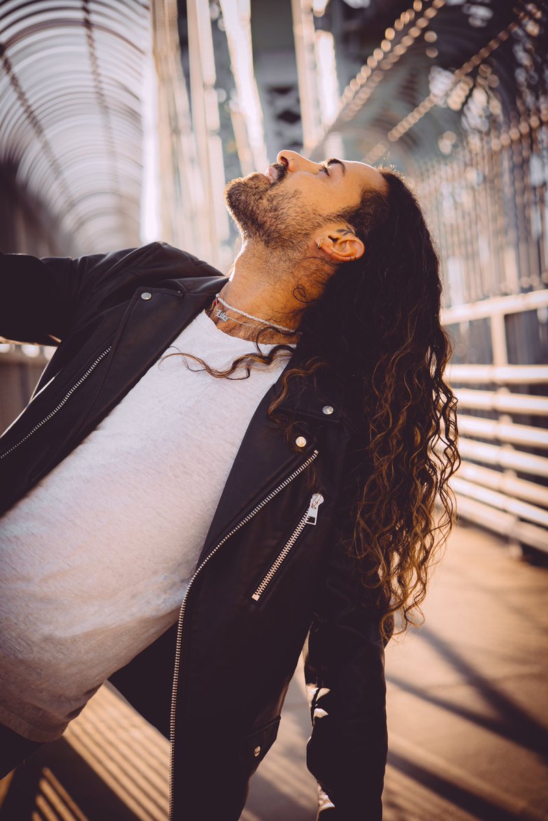 Andrea_R_Lezak's tweet image. Sunset hits different when the city slows down.  
MTL glow, Brooklyn state of mind. 🌇

#Montreal #GoldenHour #Photoshoot #models #streetphotography