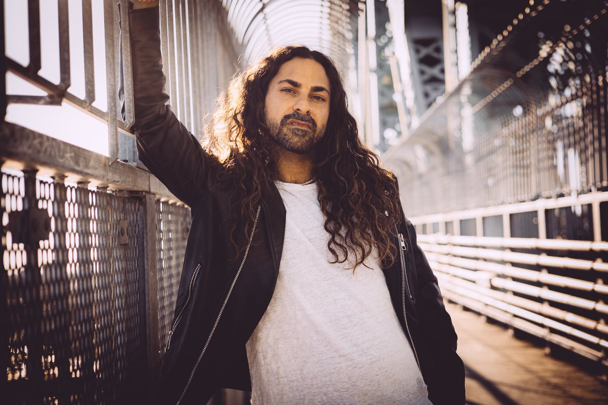 Andrea_R_Lezak's tweet image. Sunset hits different when the city slows down.  
MTL glow, Brooklyn state of mind. 🌇

#Montreal #GoldenHour #Photoshoot #models #streetphotography