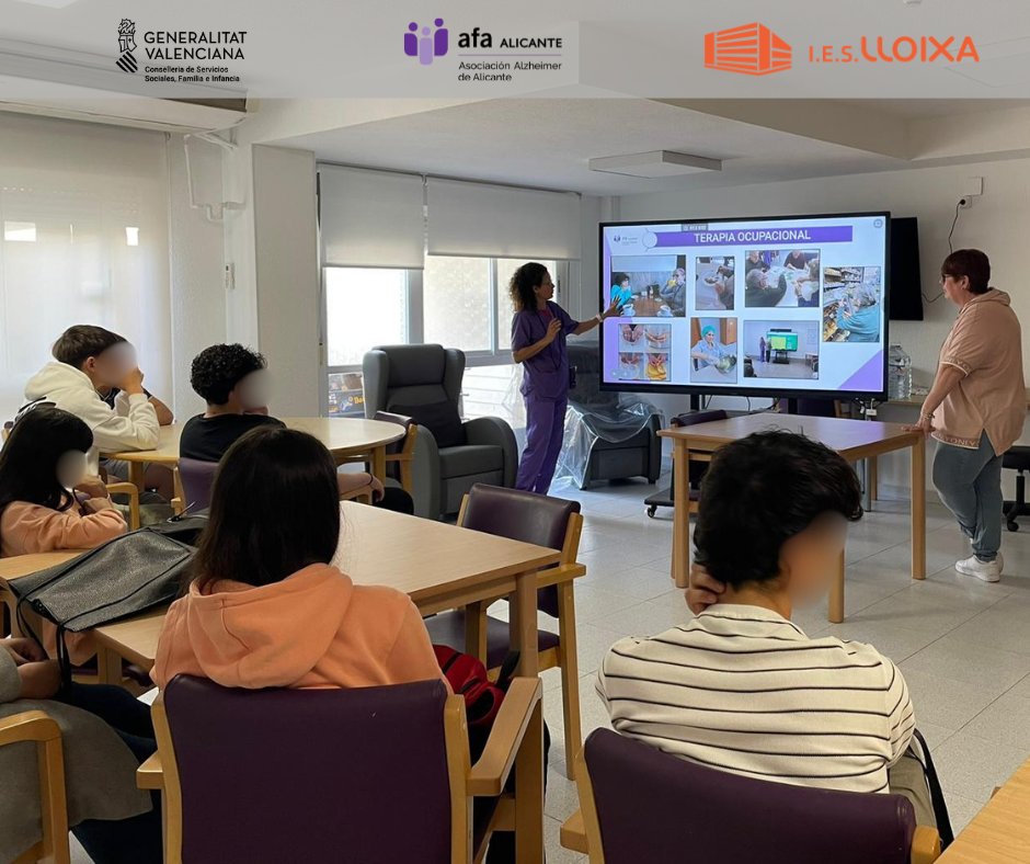 AFA_Alicante's tweet image. Encuentro intergeneracional con alumnado del IES La Lloixa.
Charla sobre Alzheimer, actividad terapéutica y una divertida Feria de Abril compartida con nuestras personas usuarias.
Subvencionada por @GVAIgualtat 
#alzheimer #alicante #intergeneracional
