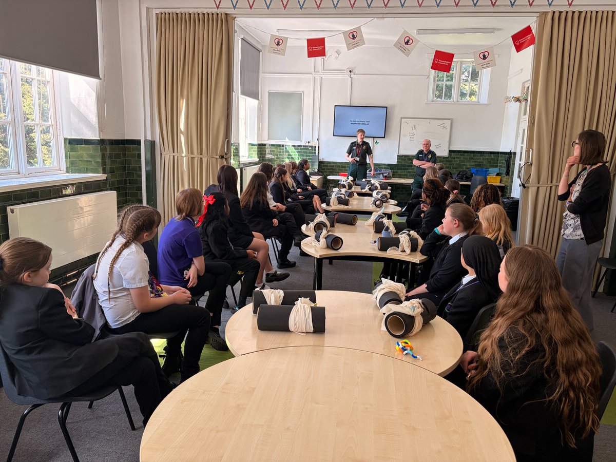 nsghull's tweet photo. A great day enjoyed by all year 7 students for Stop The Bleed Day.  Learning a vital skill that could save someone's life #stopthebleeddayUK https://t.co/7n6VO1ywCV