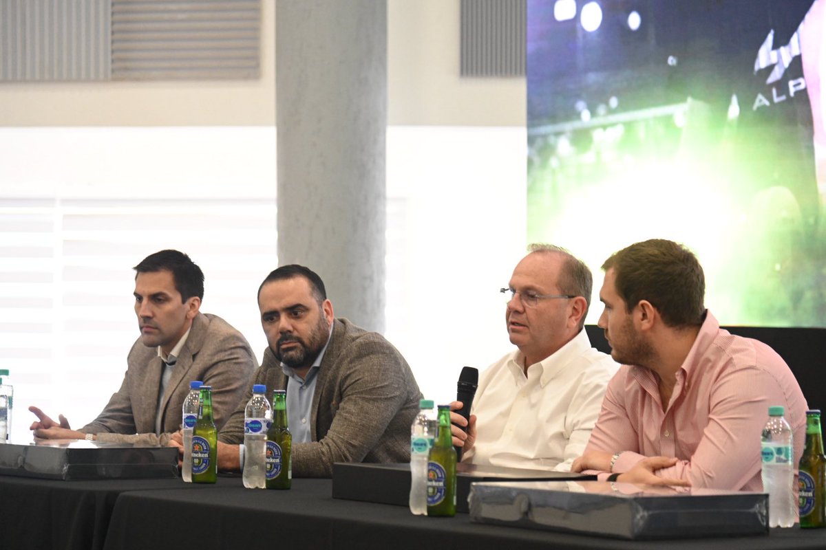 sndpy's tweet image. #Padel🎾 • El @premierpadel vuelve a #Paraguay🇵🇾💥

Acompañamos la presentación del Premier Padel Asunción P2, cita que trae consigo a los mejores exponentes de la disciplina🤩🔝

El evento será del 4 al 10 de mayo en el @coparaguay🥳✨️🙌🏼

#ElDeporteNosUne🤝🏼