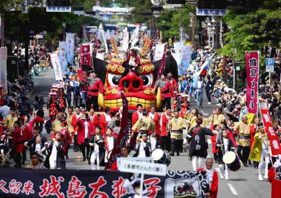 iloveilearn's tweet image. เทศกาลญี่ปุ่น:
"博多どんたく"
ออกเสียง:Hakatadontaku
-เทศกาลฮากาตะ ดอนทาคุ เทศกาลจัดทุกปีเมืองฟุกุโอกะยาวนาน 840 ปี เทศกาลนี้กลายเป็นส่วนสำคัญชีวิตของชาวเมืองฟุกุโอกะ
*あいうえおのえほん
ราคาขายปลีก/ส่ง ส่งจากกทม.  
ID LINE:@iloveilearn
iloveilearn.com/p/3500
#JLPT #GAT #PAT