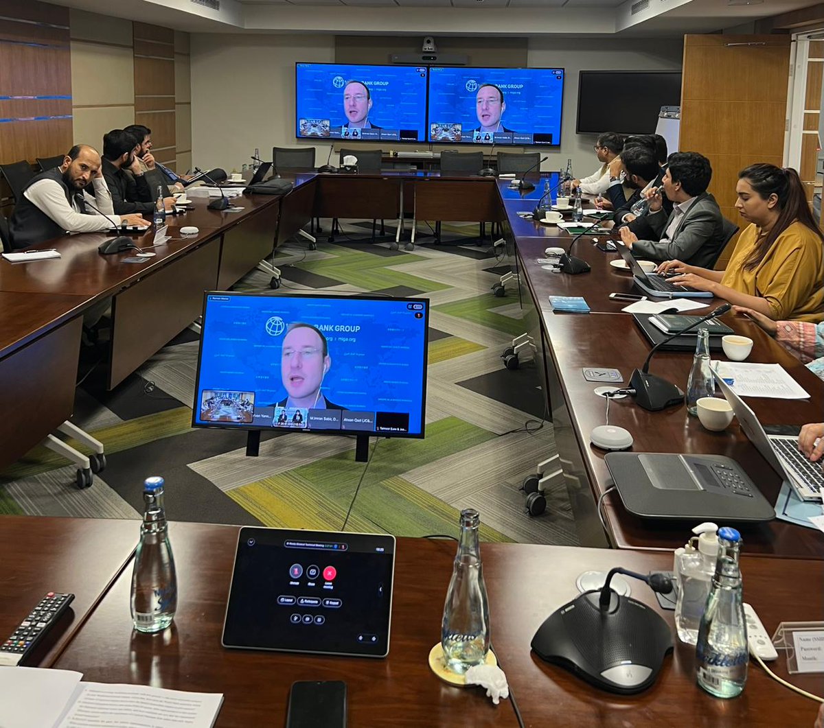 arguni_hasnain's tweet image. BOI hosted a bilateral technical session with the World Bank’s B-READY team, bringing together key stakeholders to advance regulatory reforms and improve Pakistan’s business environment.

#BoardOfInvestment #BREADY #RegulatoryReforms #EaseOfDoingBusiness #InvestmentClimate