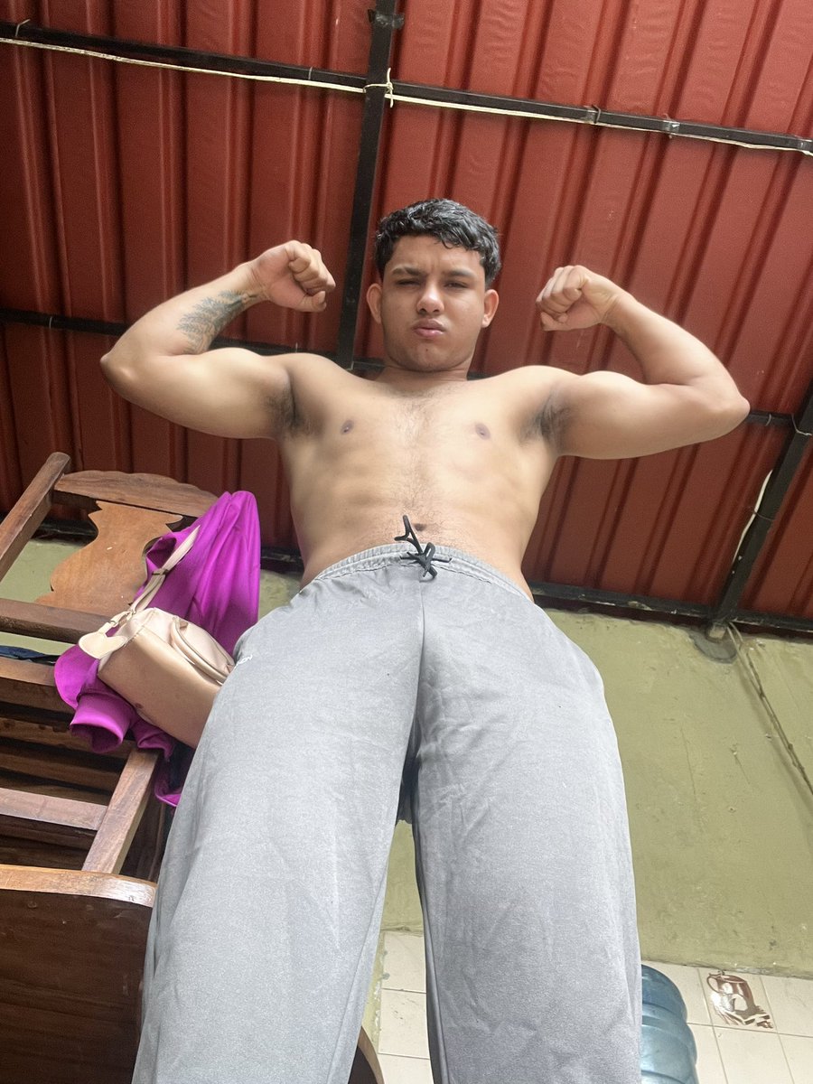 SirManuelkd0o's tweet photo. Come to me, come to my giant feet, leave your tribute here @Kay123456kk @Morrochacal @footmastersRTS @Piesmasculinosf @slave_here @rt_feet @RT4MastersBR2 @MASTER_UPDATES @nick_gtwb @MASTERS_PROMOS @trusted_alphas @PatonesF @AlphaMaleWorld1 @findomfan420 https://t.co/JXzdquT2MY