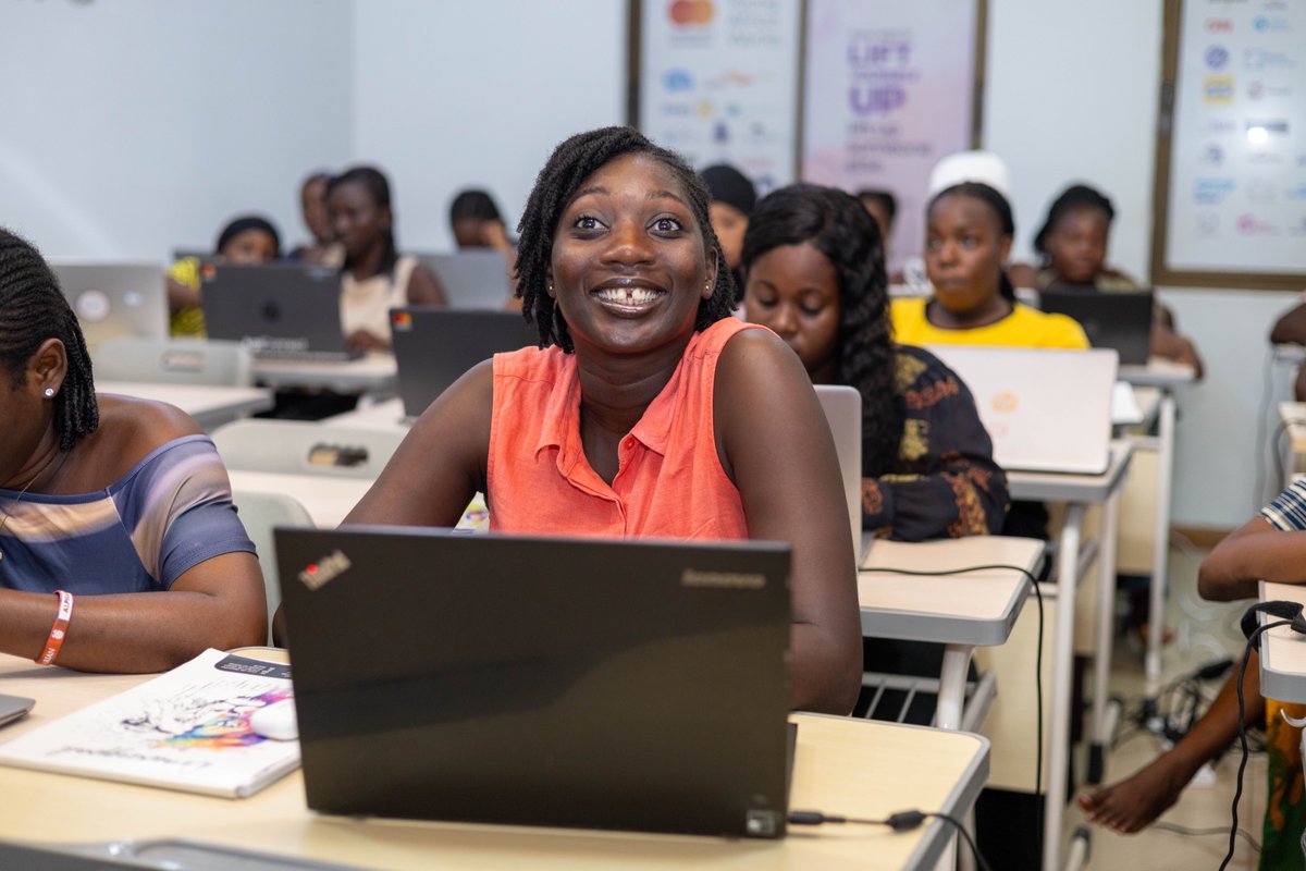 soronkoacademy's tweet image. Week 4 marked a turning point as participants transitioned from learning to income readiness. They developed service offerings, pricing, and packages while building key professional assets like CVs, portfolios, and LinkedIn profiles.
#WIREDProgram #VirtualAssistant #DigitalSkills