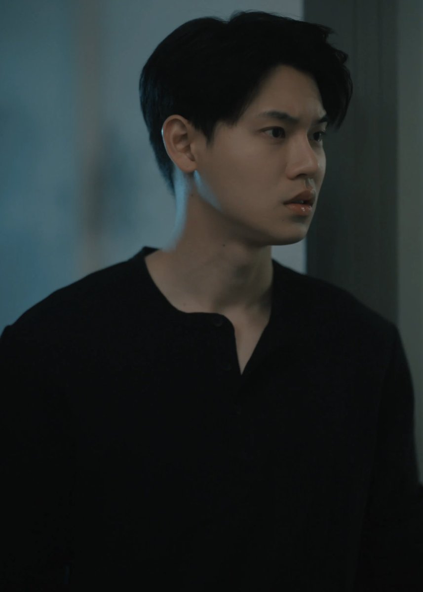 mothebestok's tweet photo. กุต้องอวยยังไงให้โลกรู้ว่าหยิ่นหล่อฉิบหาย เครียดว่ะ หล่อมากอ่ะ😭😭😭😭😭😭 https://t.co/rfoKe7DzG4