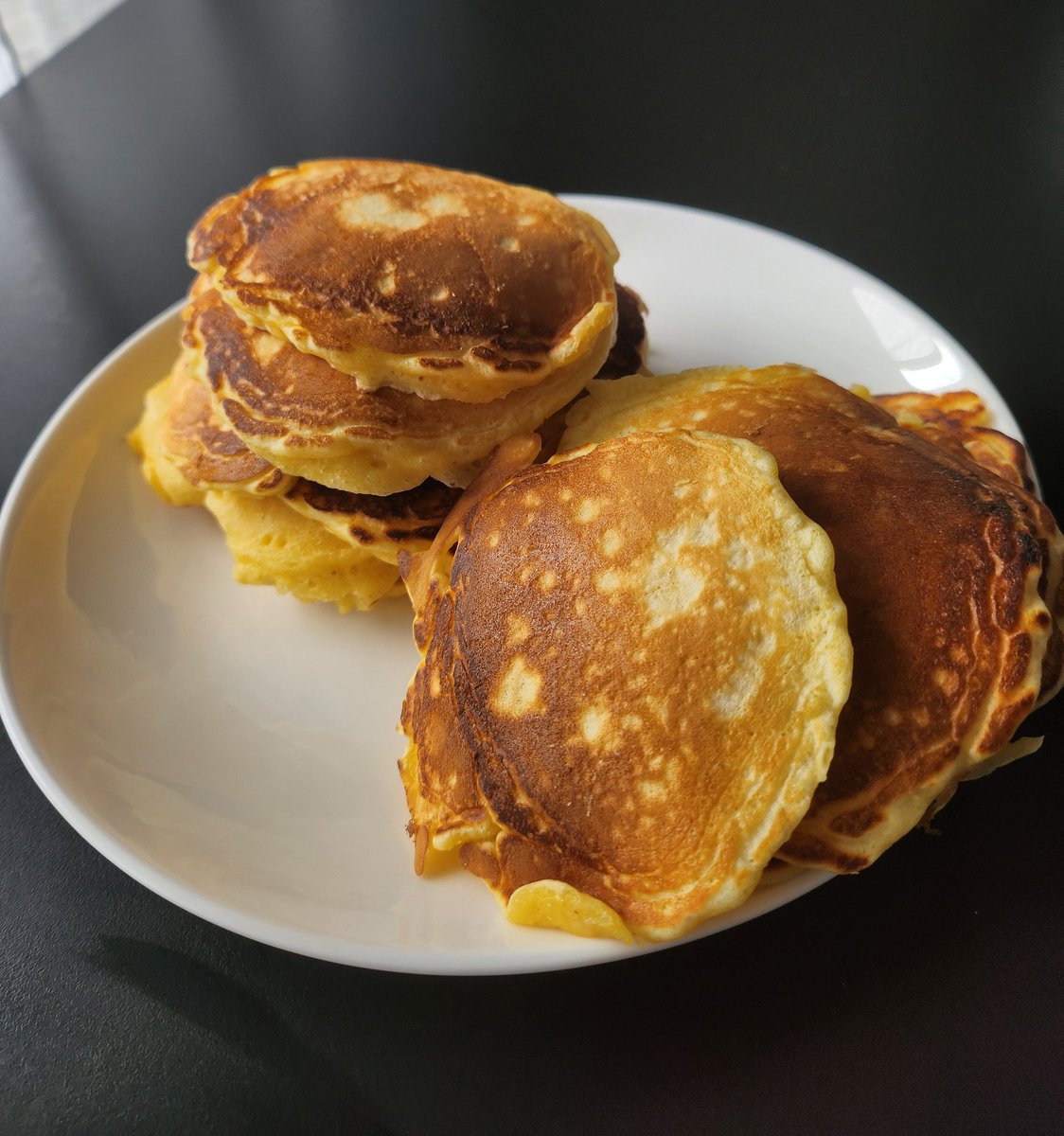 Marmitex78's tweet image. Hello everyone, first post outside the Minecraft community 

I learned how to make pancakes. It's not pretty but it's still good

My previous attempts would shock you