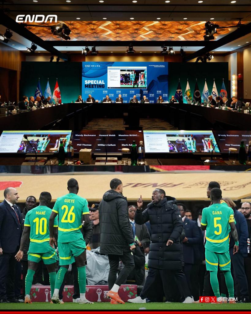 ENDM_Twit's tweet photo. "Scandale total : l'image du retrait sénégalais 🇸🇳 illustre parfaitement la sévérité des nouvelles règles de la FIFA."

#ENDM https://t.co/RtuZFrnbze