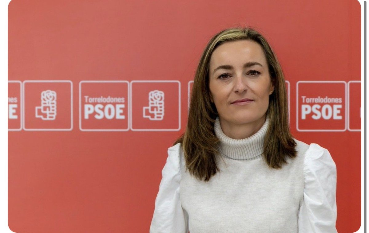 jdsanchezd's tweet photo. Así es, hoy se ha cruzado una frontera que ninguna democracia puede normalizar: dos mujeres (Blanca de Juan de Castro, compañera de Cátedra de Begoña) y Lourdes Solís Toledo del PSOE de Torrelodones, han agredido a un periodista por fiscalizar a la pentaimputada mujer del Pte. https://t.co/AbNRbZQtx3